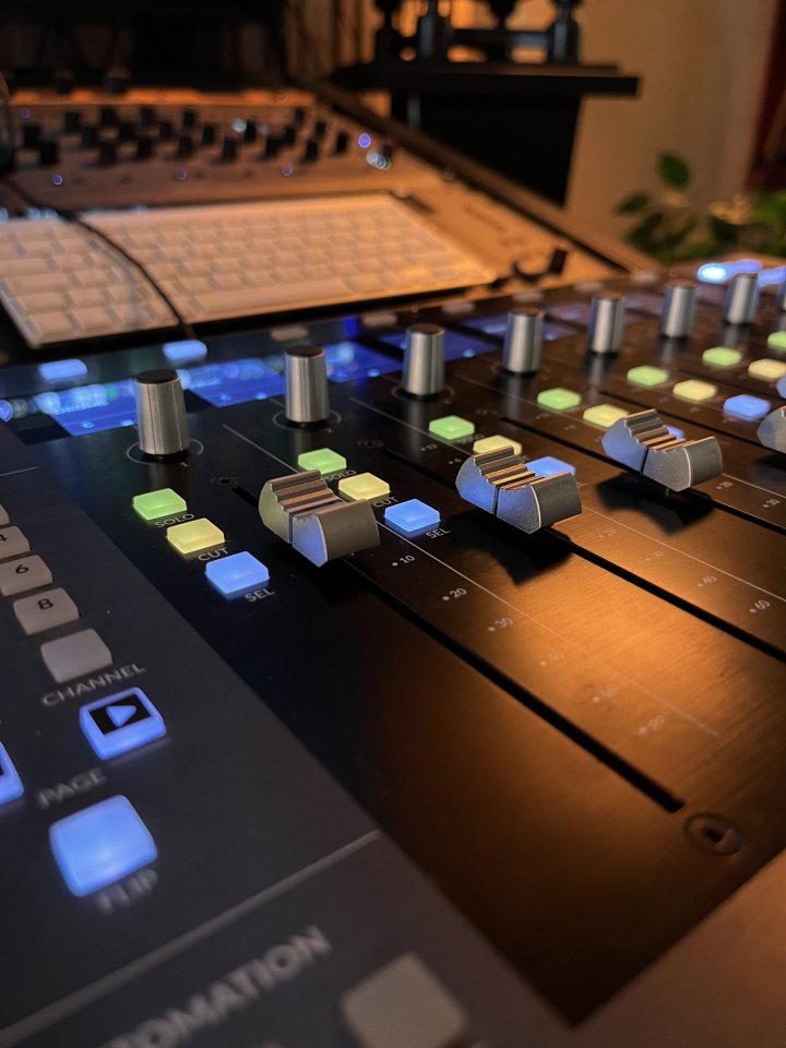 Control faders SSL UF8