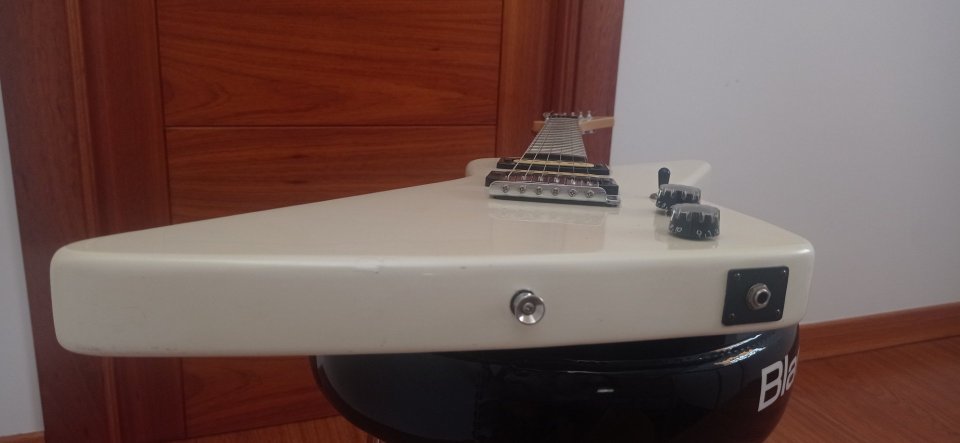 Guitarra eléctrica Epiphone Explorer Small Body Corea 93 de segunda mano · Foto 5 de 10 · Cuenca · 700 €