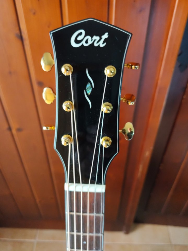 Cort Gold O6 nat electroacústica