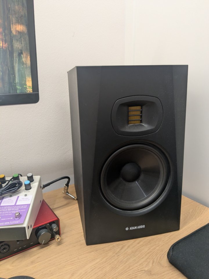 Pareja de monitores Adam Audio T7V