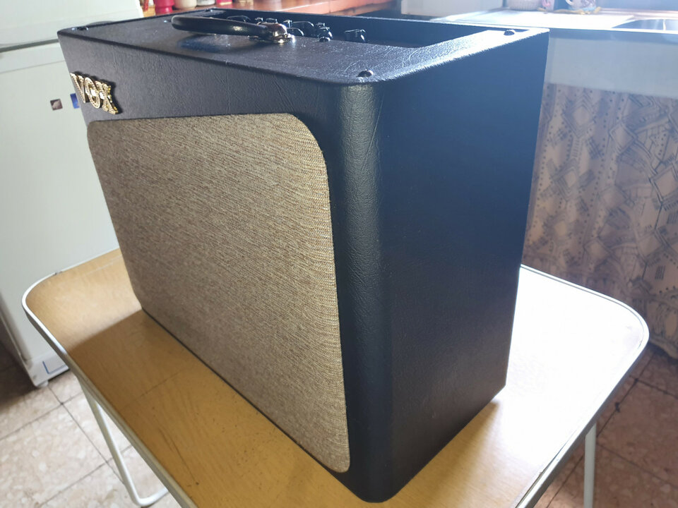 Amplificador VOX AV30