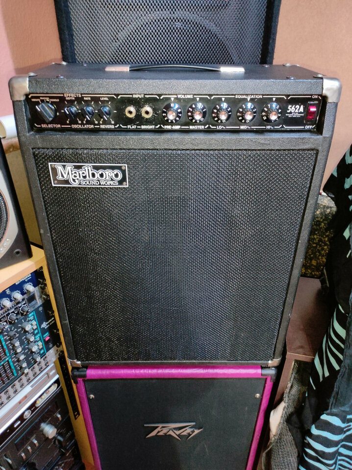 Amplificador Marlboro 562A (USA, años 70-80). Muchas mods y altavoz Fender.