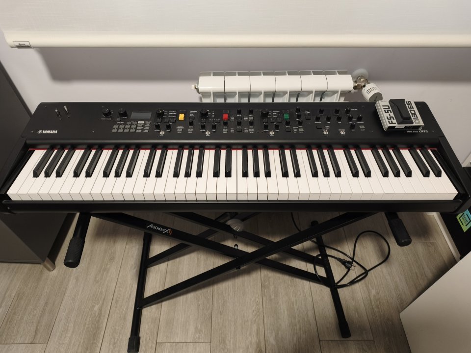 Yamaha CP73 de segunda mano · Foto 1 de 2 · Madrid · 1200 €