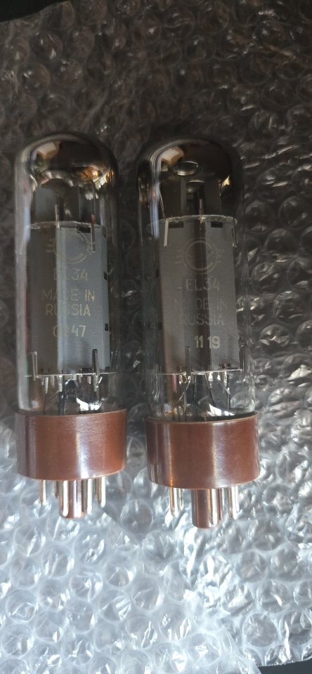 Svetlana winged C NOS EL34, válvulas a estrenar!!! de segunda mano · Foto 1 de 4 · A Coruña · 120 €