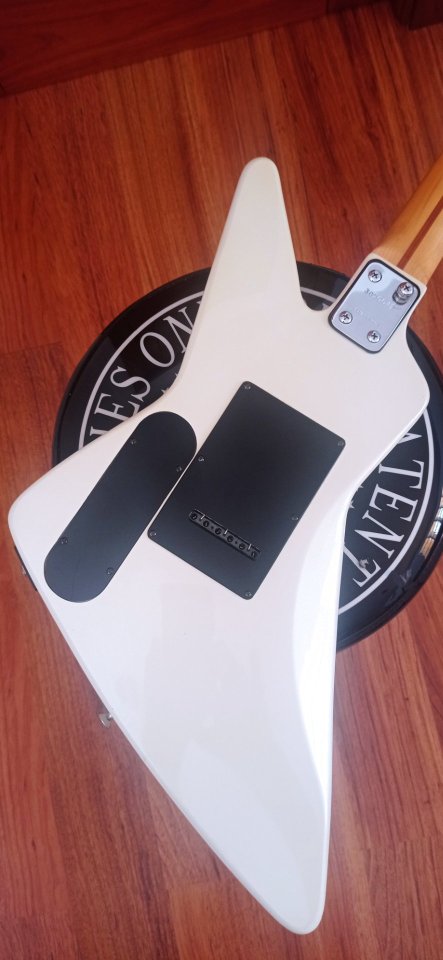 Guitarra eléctrica Epiphone Explorer Small Body Corea 93 de segunda mano · Foto 8 de 10 · Cuenca · 700 €