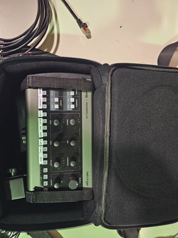 1 mezclador de monitores Behringer P16 HQ de segunda mano · Foto 1 de 6 · Jaén · 120 €