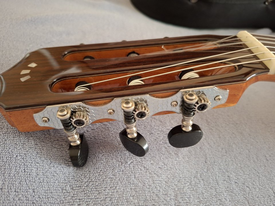 Guitarra Cordoba C9 Crossover de segunda mano · Foto 9 de 9 · Valencia · 690 €