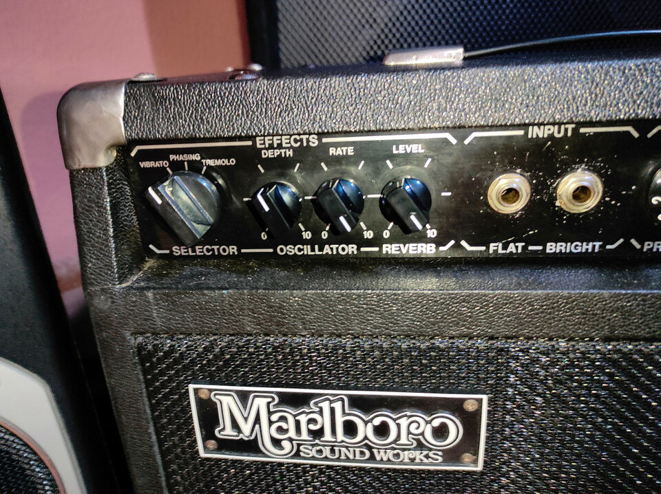 Amplificador Marlboro 562A (USA, años 70-80). Muchas mods y altavoz Fender.