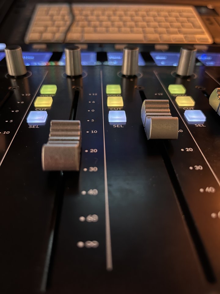 Control faders SSL UF8