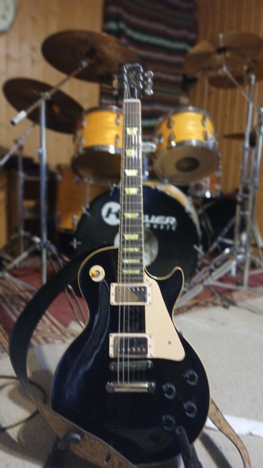 2008 Gibson Les Paul Classic Black. Cambios. de segunda mano · Foto 10 de 10 · Madrid · 1690 €