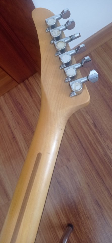 Guitarra eléctrica Epiphone Explorer Small Body Corea 93 de segunda mano · Foto 9 de 10 · Cuenca · 700 €