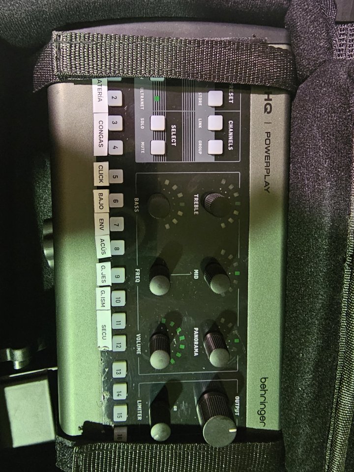 1 mezclador de monitores Behringer P16 HQ de segunda mano · Foto 2 de 6 · Jaén · 120 €
