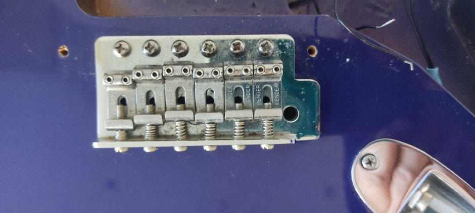 Cuerpo Fender Stratocaster Standar MIM año 2000, con puente tremolo Fender