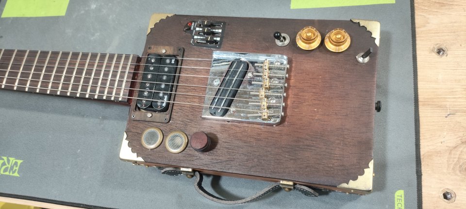 Cigar box 6 cuerdas hecho completamente a mano (también cambio)