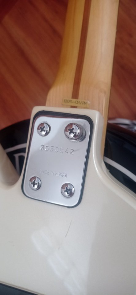Guitarra eléctrica Epiphone Explorer Small Body Corea 93 de segunda mano · Foto 10 de 10 · Cuenca · 700 €