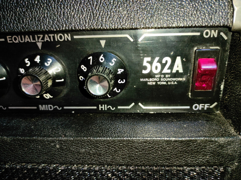 Amplificador Marlboro 562A (USA, años 70-80). Muchas mods y altavoz Fender.
