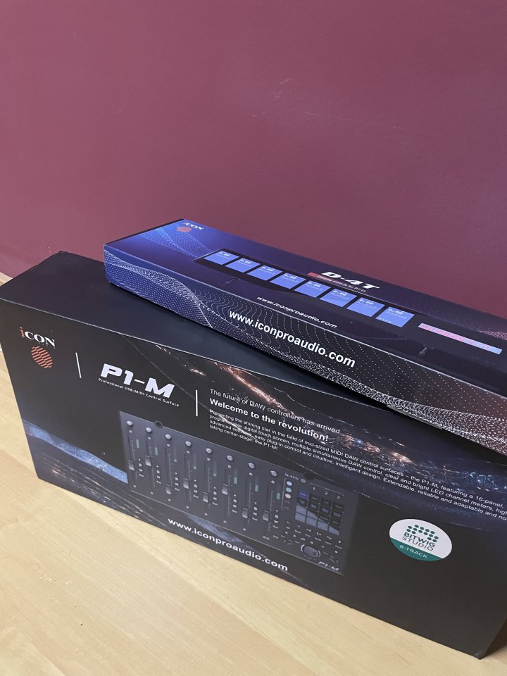 ICON P1-M con pantalla D-4T – Fader motorizado profesional (nivel Avid / SSL)