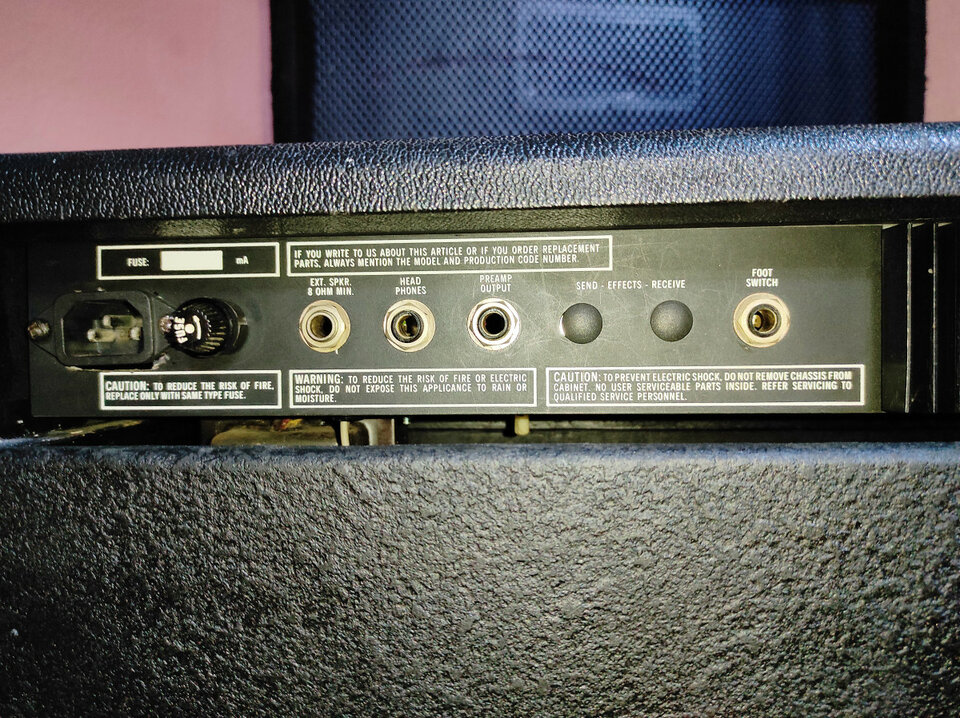 Amplificador Marlboro 562A (USA, años 70-80). Muchas mods y altavoz Fender.