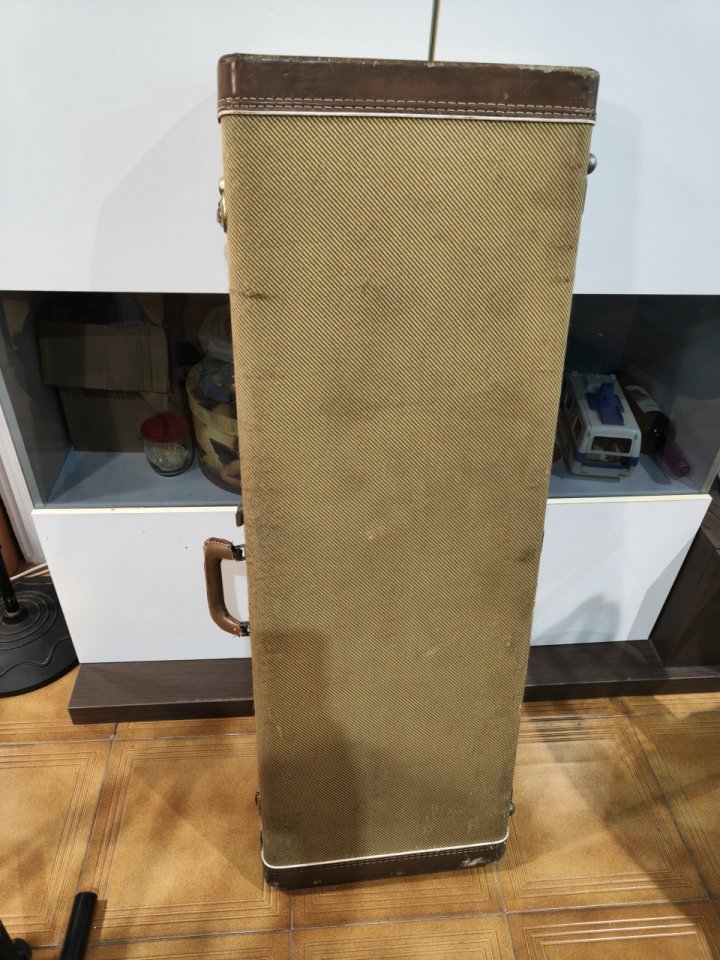 Estuche Rígido Fender USA Tweed - Vintage "Road Worn" de segunda mano · Foto 1 de 10 · Valencia · 100 €