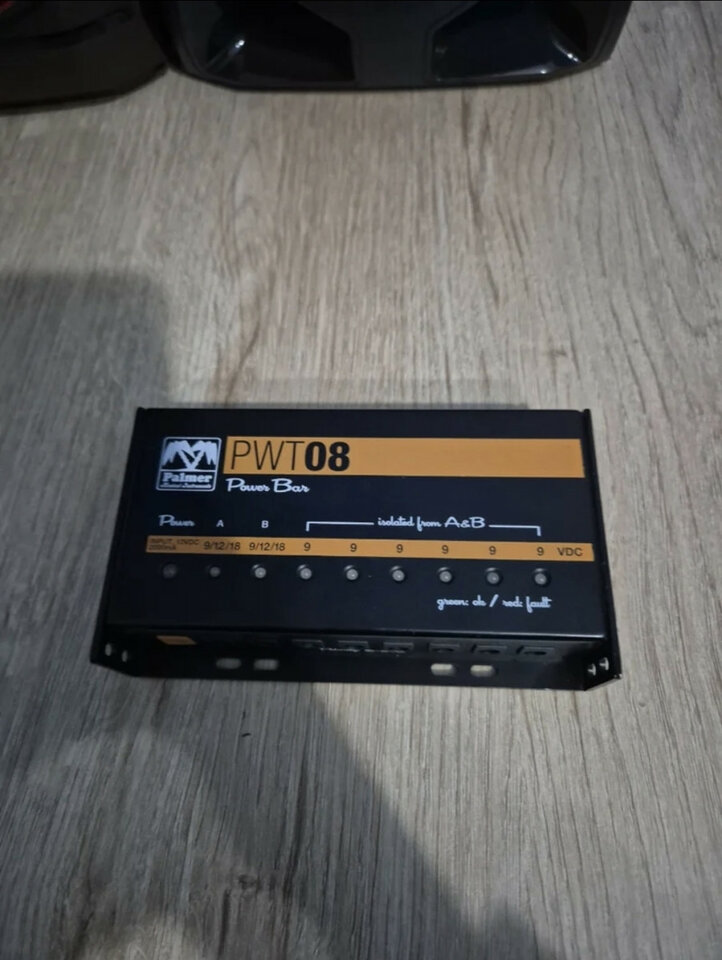 Venta fuente alimentación para 8 pedales.