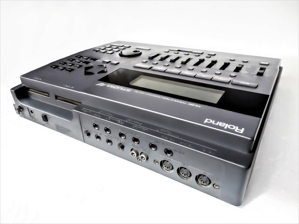 Modulo de Sonidos ROLAND + Sistema de Producción Musical MV-30. STUDIO M. de segunda mano · Foto 2 de 10 · Zaragoza · 355 €