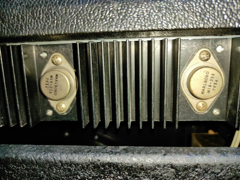 Amplificador Marlboro 562A (USA, años 70-80). Muchas mods y altavoz Fender.