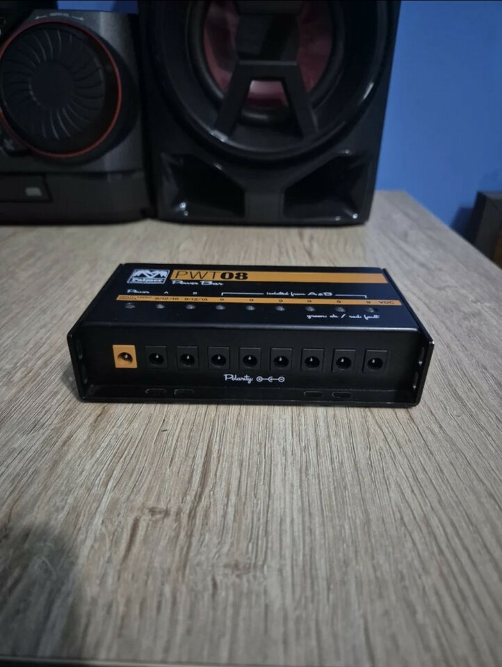 Venta fuente alimentación para 8 pedales.