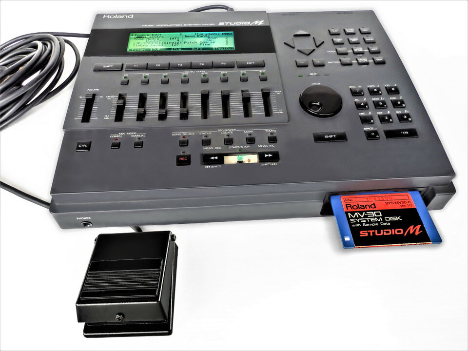 Modulo de Sonidos ROLAND + Sistema de Producción Musical MV-30. STUDIO M. de segunda mano · Foto 3 de 10 · Zaragoza · 355 €