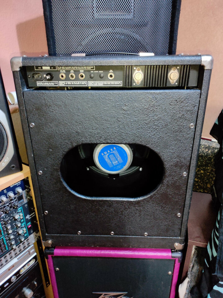 Amplificador Marlboro 562A (USA, años 70-80). Muchas mods y altavoz Fender.