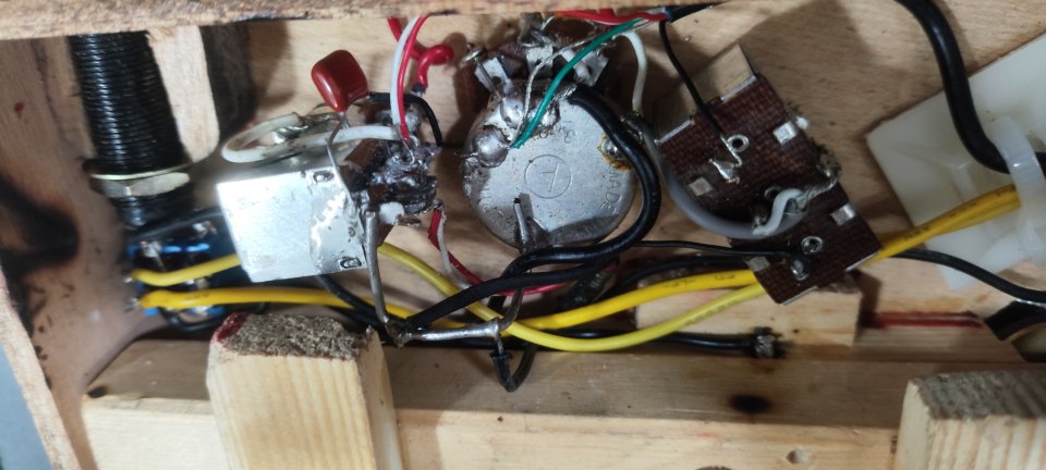 Cigar box 6 cuerdas hecho completamente a mano (también cambio)