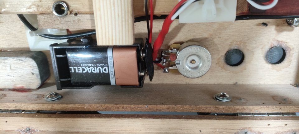 Cigar box 6 cuerdas hecho completamente a mano (también cambio)