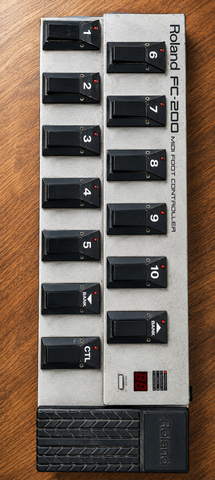 ROCKTRON VOODU VALVE On-Line + Roland FC-200 MIDI Controller de segunda mano · Foto 2 de 2 · Navarra · 399 €