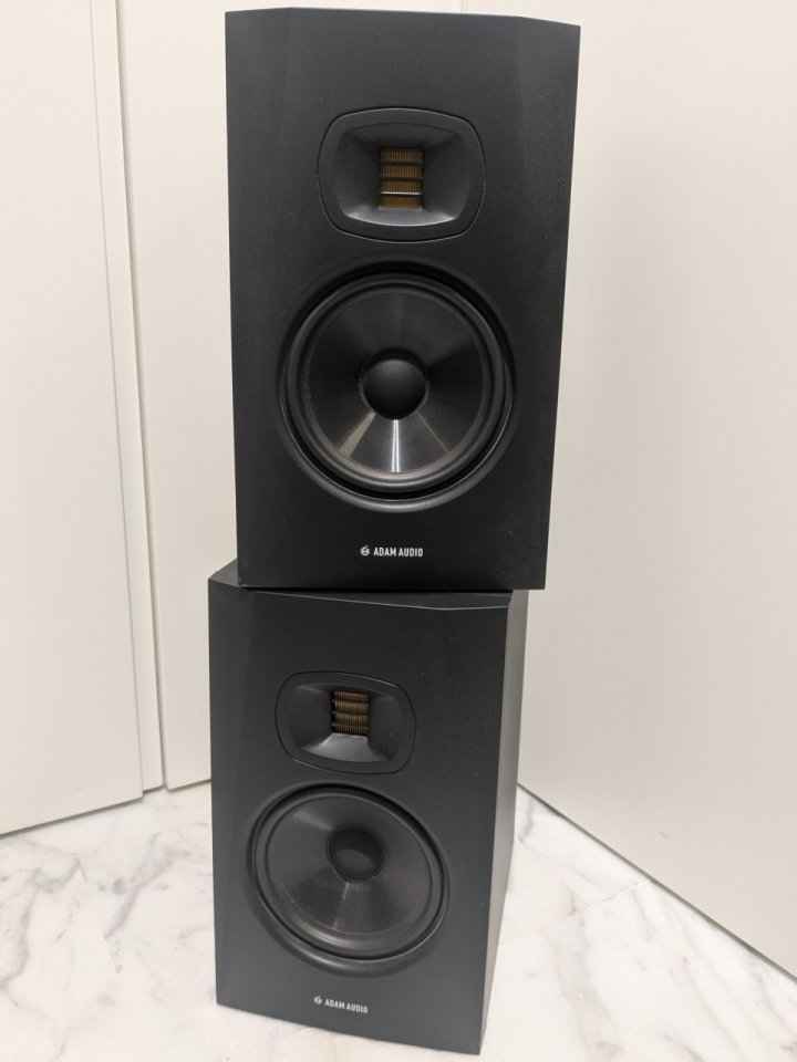 Pareja de monitores Adam Audio T7V