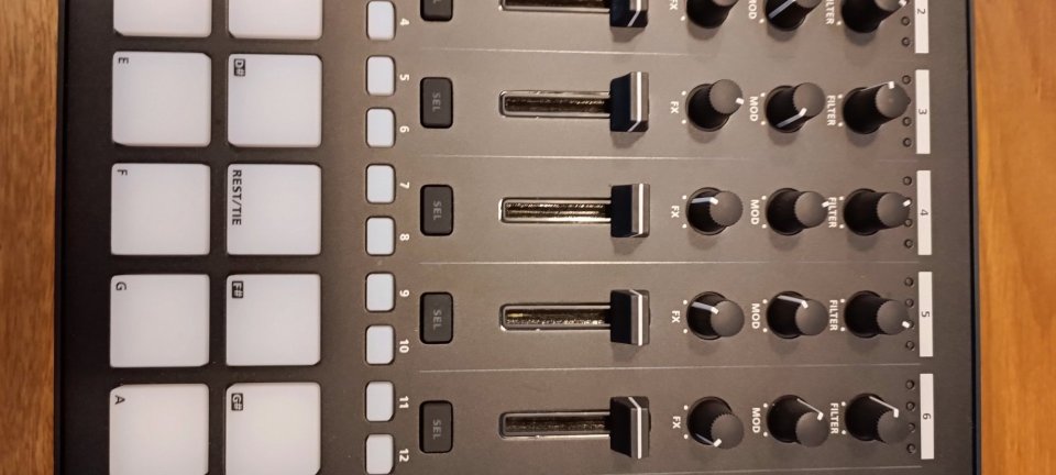 Roland MC-707 de segunda mano · Foto 3 de 7 · Barcelona · 700 €