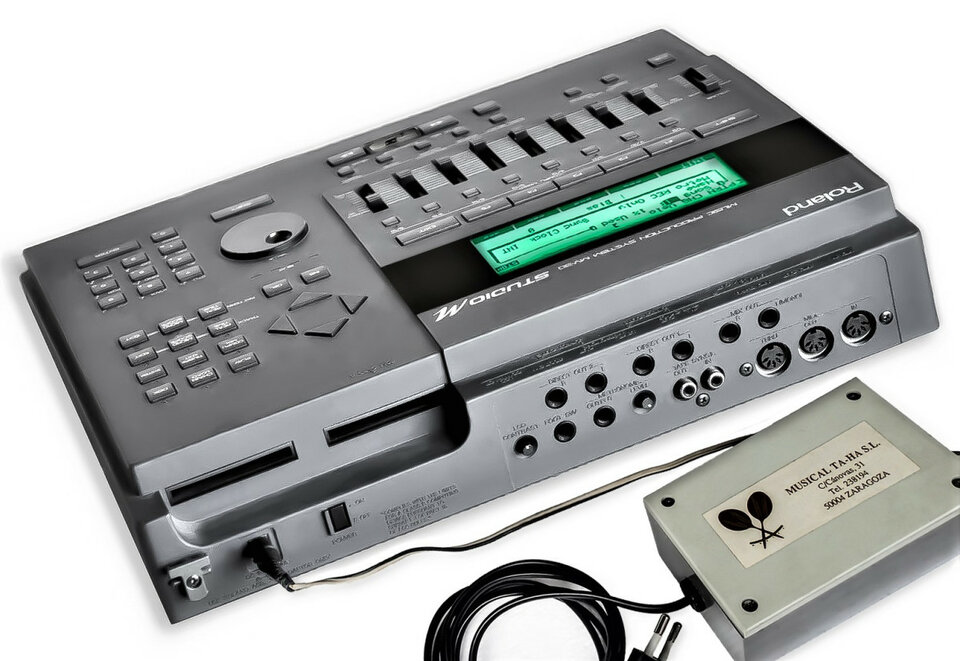 Modulo de Sonidos ROLAND + Sistema de Producción Musical MV-30. STUDIO M. de segunda mano · Foto 6 de 10 · Zaragoza · 355 €