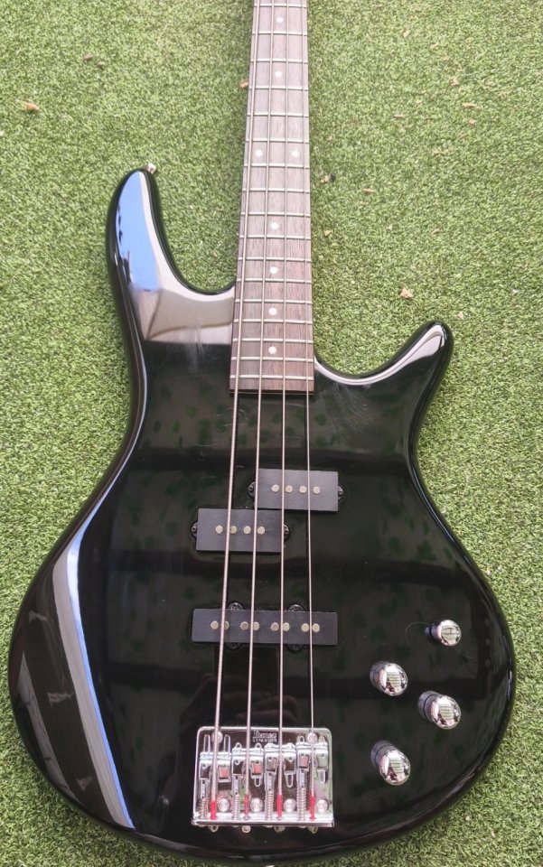 Bajo Activo Ibanez GSR200 Negro de segunda mano · Foto 2 de 9 · Alicante · 195 €