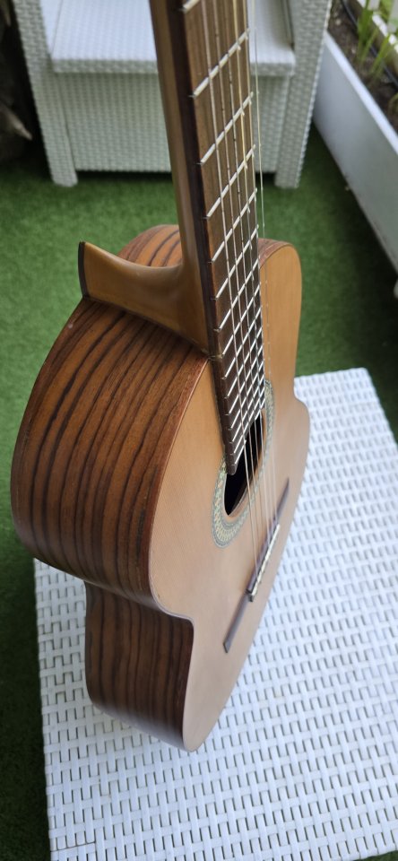 Guitarra Española MR de segunda mano · Foto 3 de 10 · Madrid · 110 €
