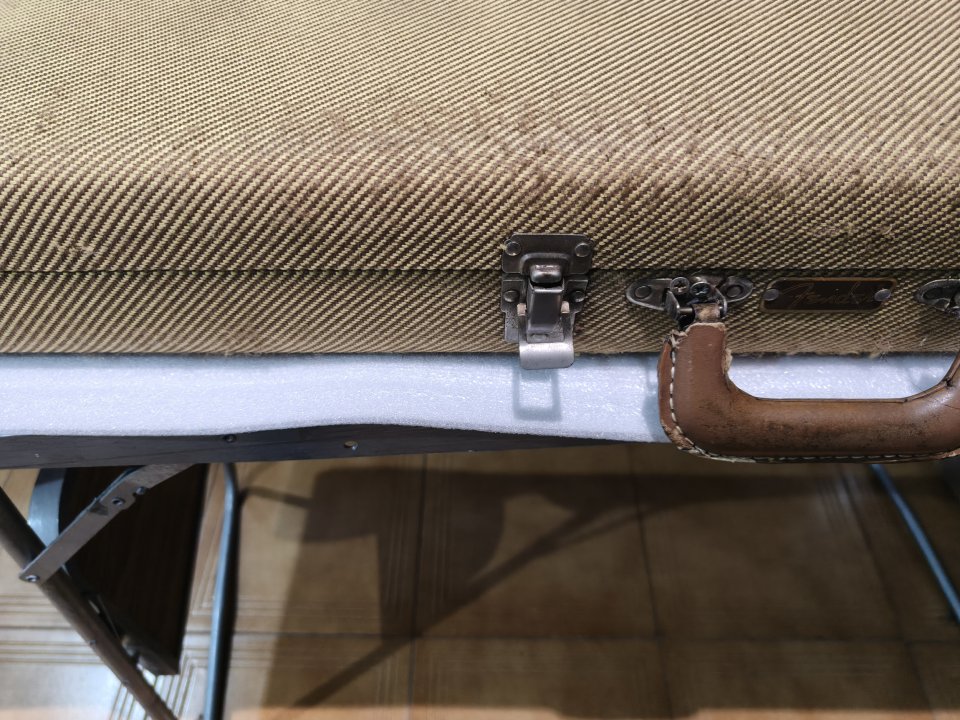 Estuche Rígido Fender USA Tweed - Vintage "Road Worn" de segunda mano · Foto 10 de 10 · Valencia · 100 €