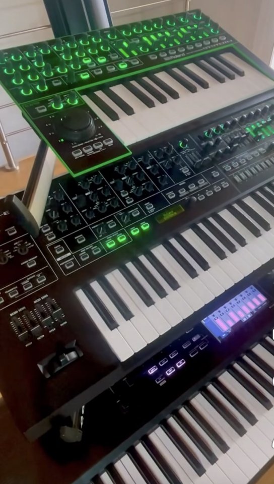 Roland System 8 PLUG-OUT de segunda mano · Foto 3 de 3 · Barcelona · 900 €