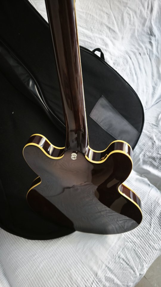 Epiphone es 335 IBG exclusive dark walnut de segunda mano · Foto 2 de 3 · Sevilla · 700 €