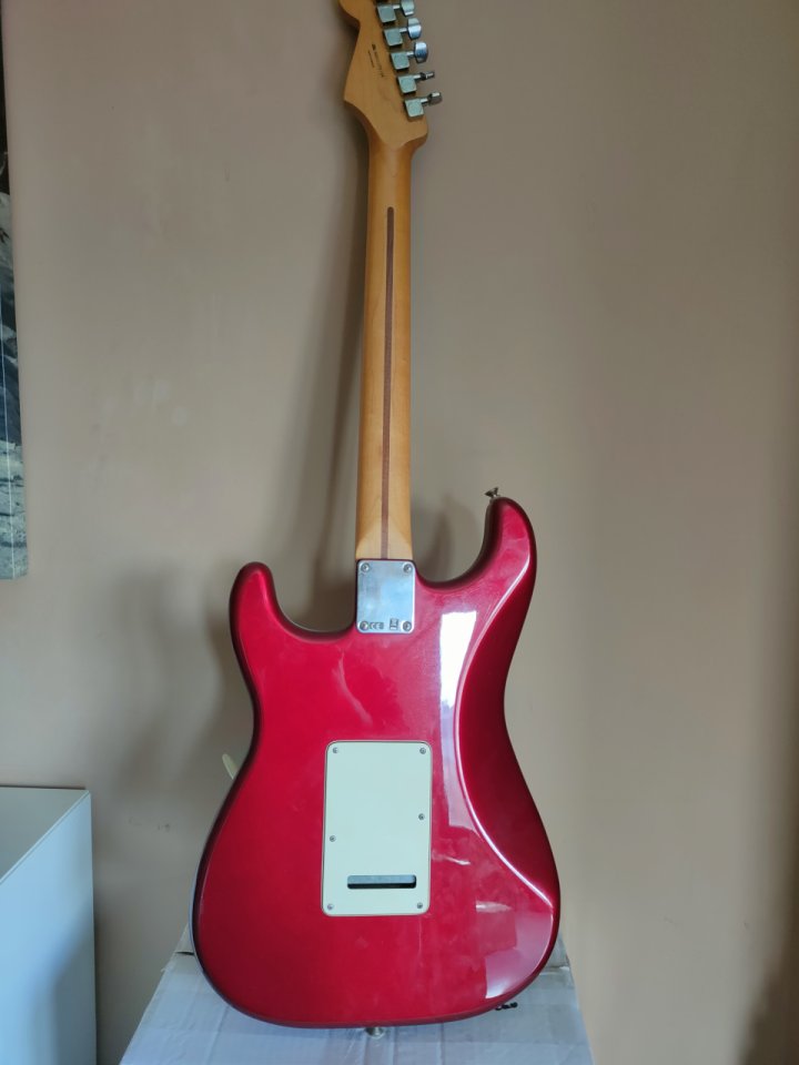 Fender Stratocaster HSS Made in Mexico (2011) Roja + Estuche Rígido de segunda mano · Foto 5 de 7 · Madrid · 690 €