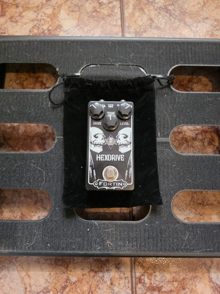 Fortin HexDrive – Boost/Overdrive High Gain Moderno de segunda mano · Foto 1 de 3 · Cantabria · 200 €