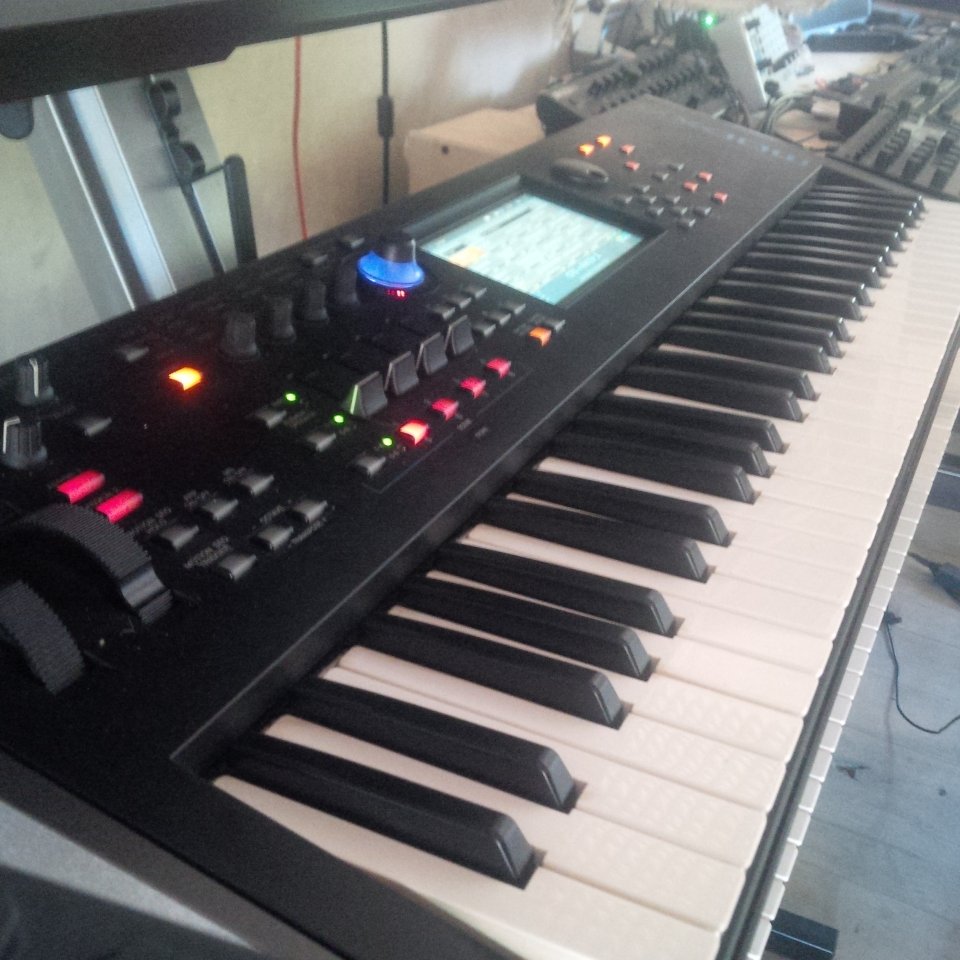 Yamaha MODX6 de segunda mano · Foto 1 de 5 · Guadalajara · 700 €