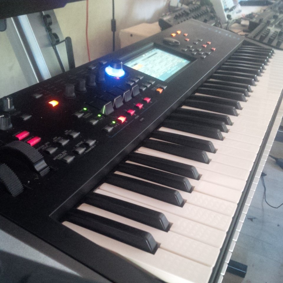 Yamaha MODX6 de segunda mano · Foto 2 de 5 · Guadalajara · 700 €