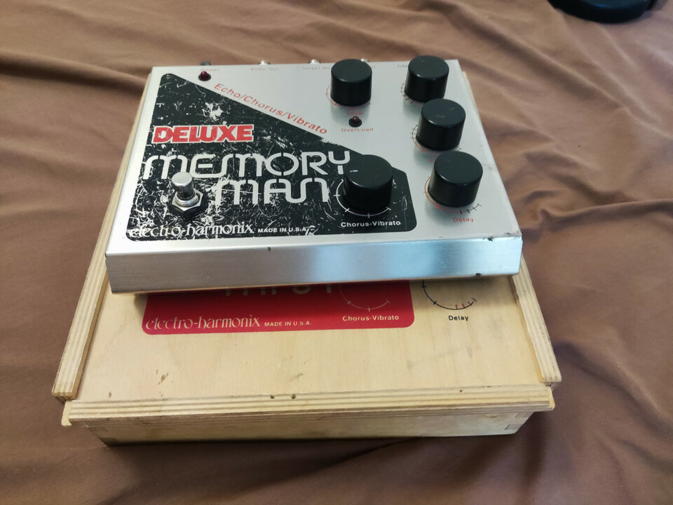 EHX Deluxe Memory Man Reissue EC-2002 (2002–2007).