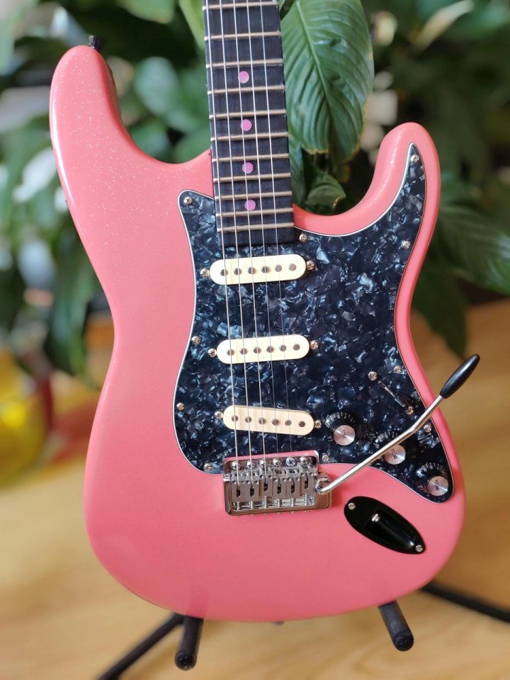 Guitarra ELg estilo Stratocaster de segunda mano · Foto 4 de 7 · Madrid · 190 €