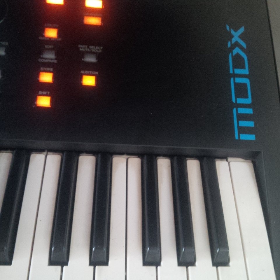 Yamaha MODX6 de segunda mano · Foto 5 de 5 · Guadalajara · 700 €