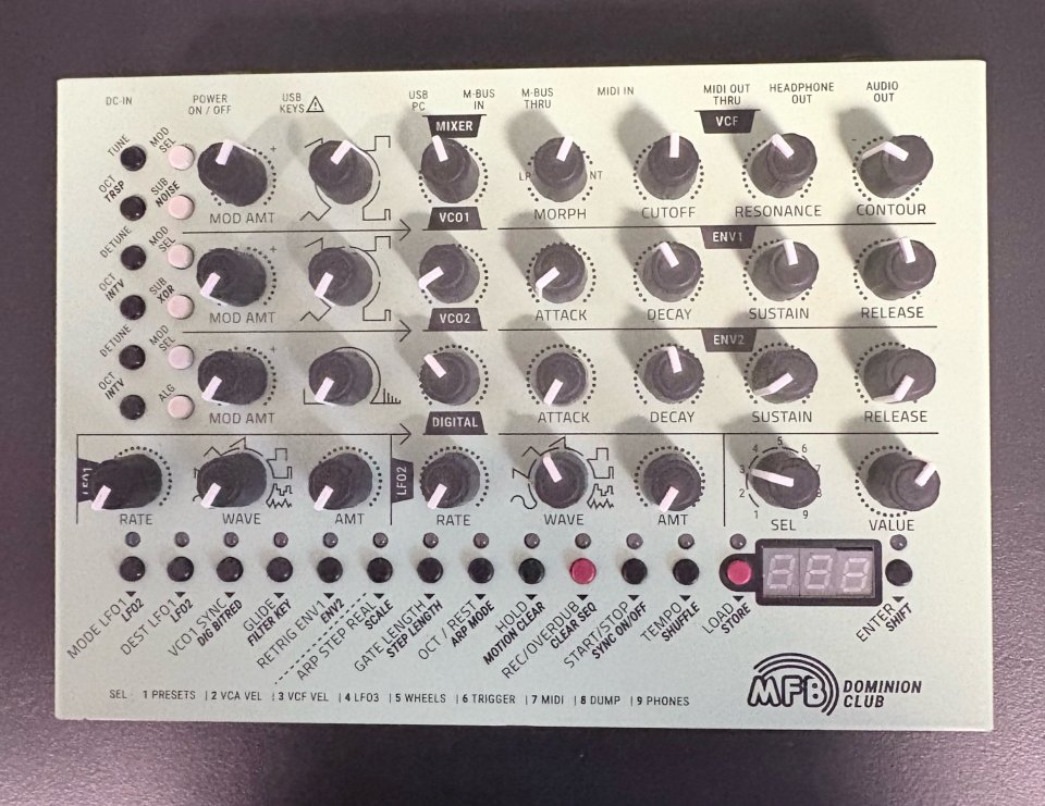 MFB Dominion Club de segunda mano · Foto 1 de 4 · Pontevedra · 400 €