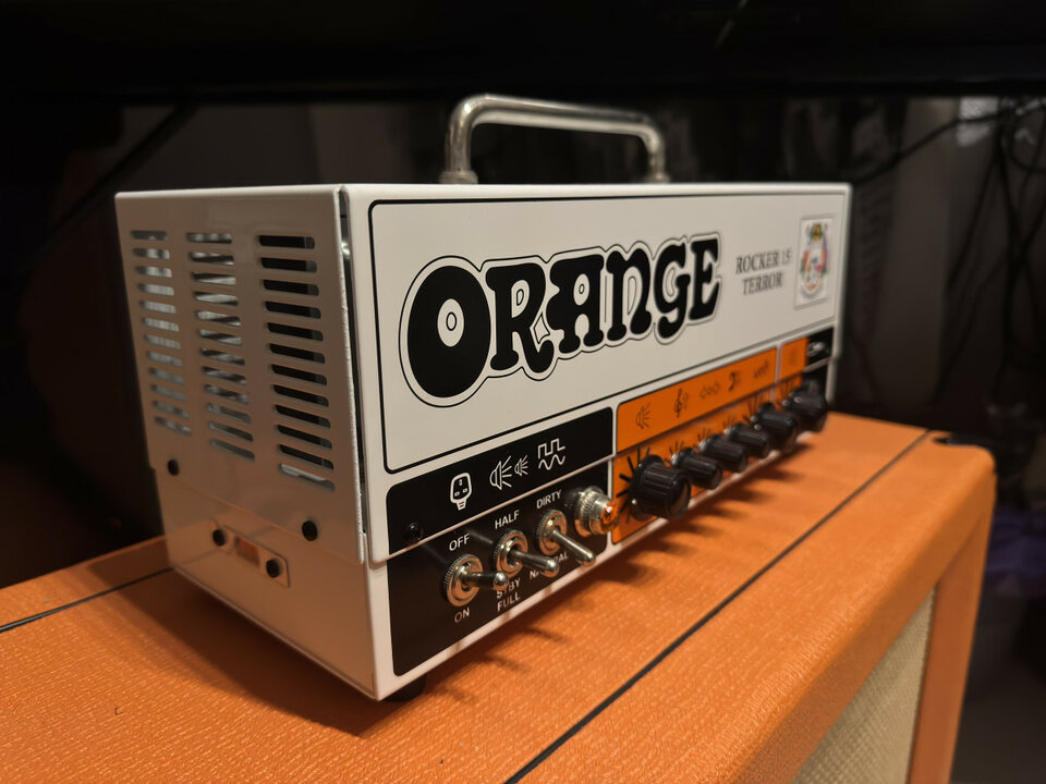 Orange Rocker Terror 15 + Pantalla Orange PPC112 de segunda mano · Foto 3 de 5 · Alicante · 800 €