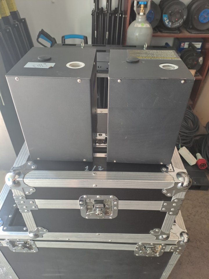 Máquinas De Fuego Frio Sparkular + Flightcase de segunda mano · Foto 1 de 6 · Sevilla · 500 €